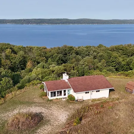 New! Hill Hideaway - Incredible Lakeviews!
